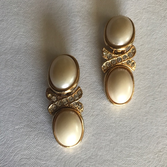 Pearls clip Earrings - Picture 5 of 5